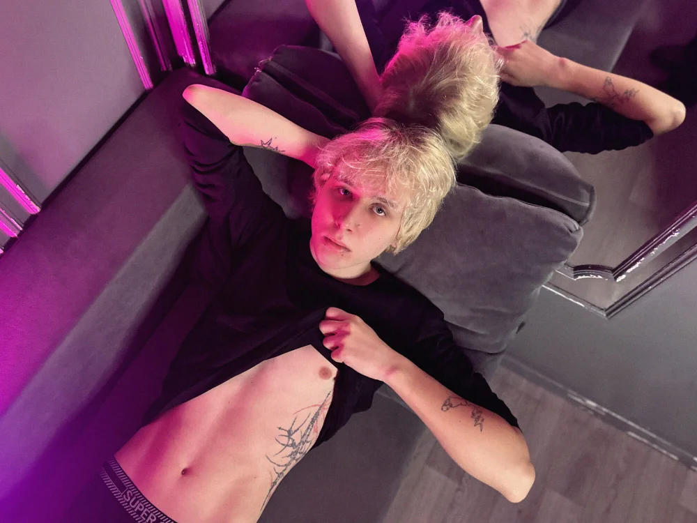 Offline XXX chat modela JustinByrd