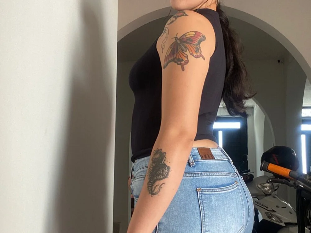 NebulaFox Adlı Modelin Çevrimdışı XXX Sohbeti