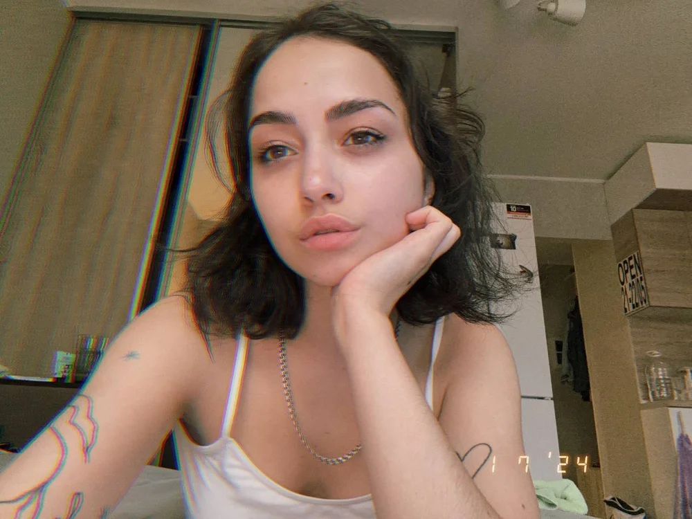 Mia_Solstice's Offline Chat Room