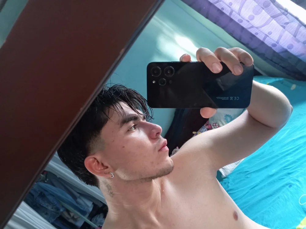 ares_leex's Offline XXX Chat