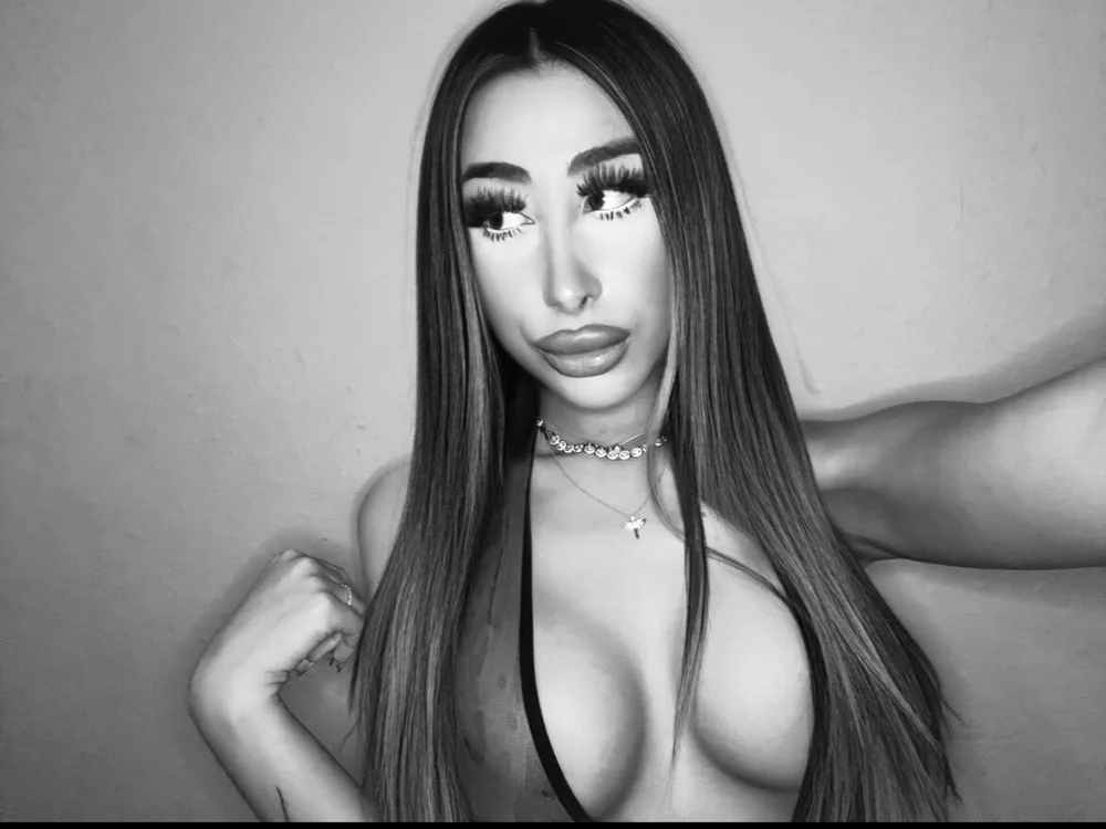 Giulia_lomabardi69's Offline XXX Chat