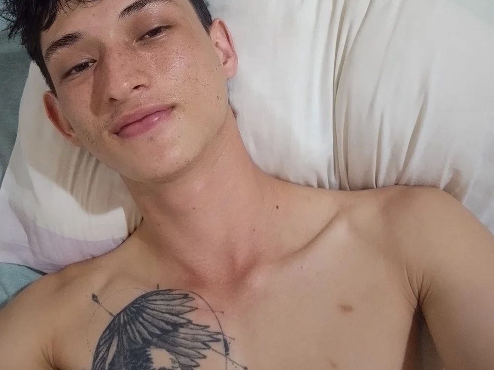 rocco_arias_ offline chatrum