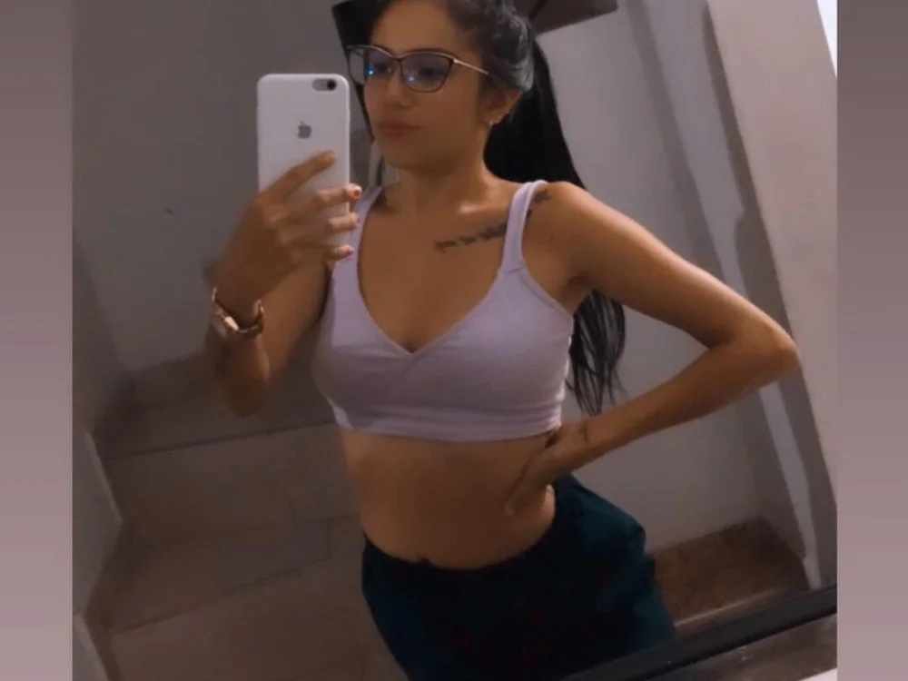 Cintiasr_'s Offline Chat Room