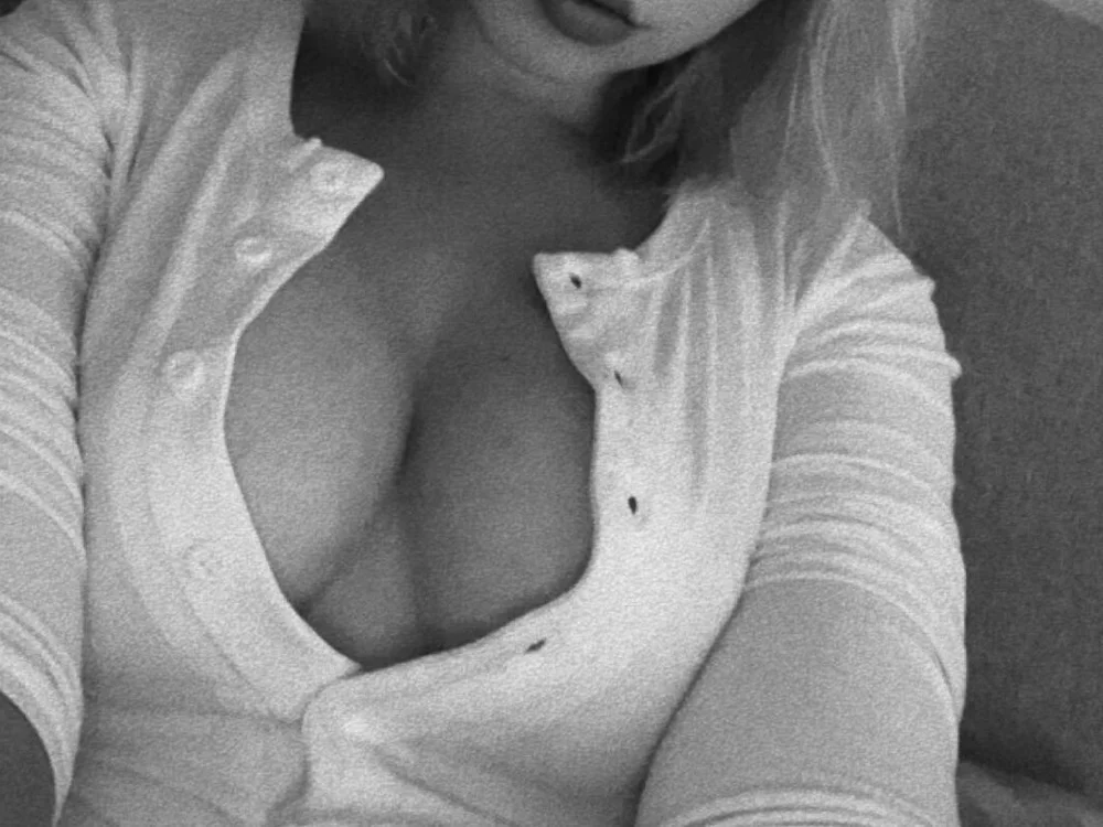 flirtybabe697's most recent online preview