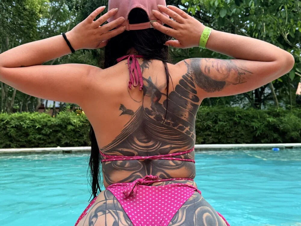 Julieta_Russell's Offline XXX Chat