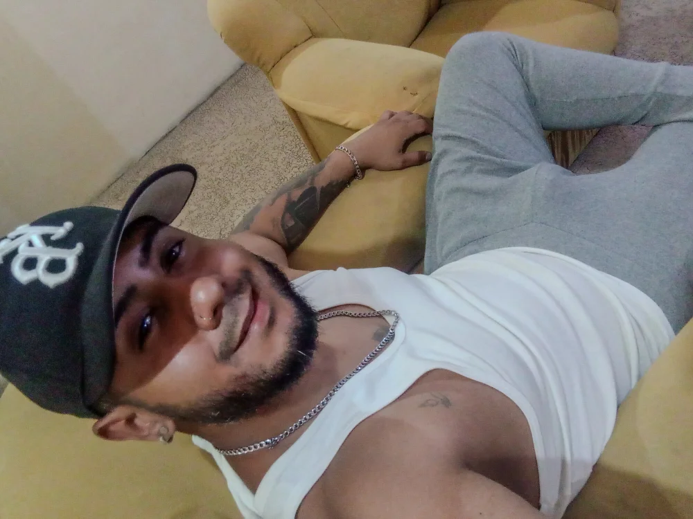 DannyWy Adlı Modelin Çevrimdışı XXX Sohbeti