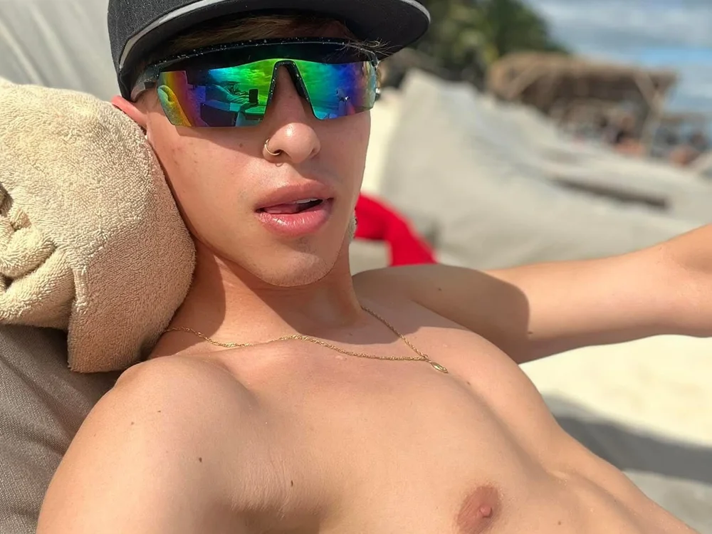 Offline chatovací místnost Elliot_Dominico