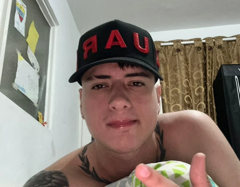 Adam_Crhistofer offline chatrum