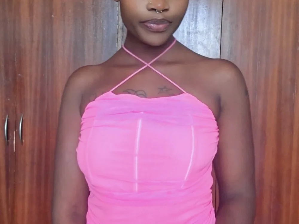 cute_vee23n Offline XXX chat