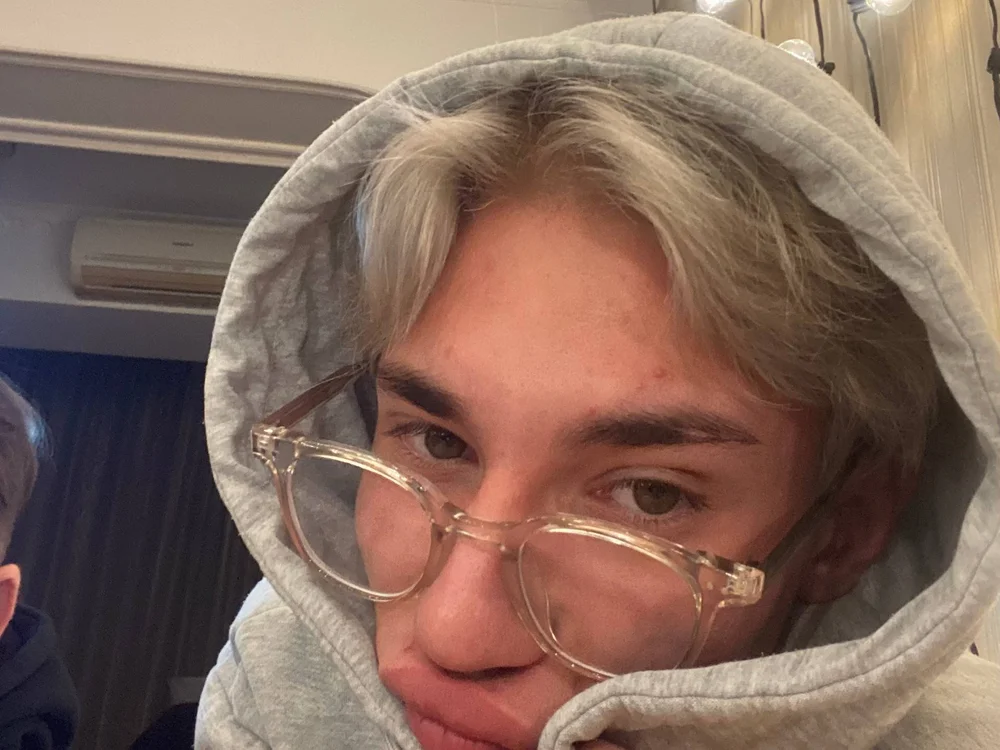 Adrian_Collinss' Offline Chat Room