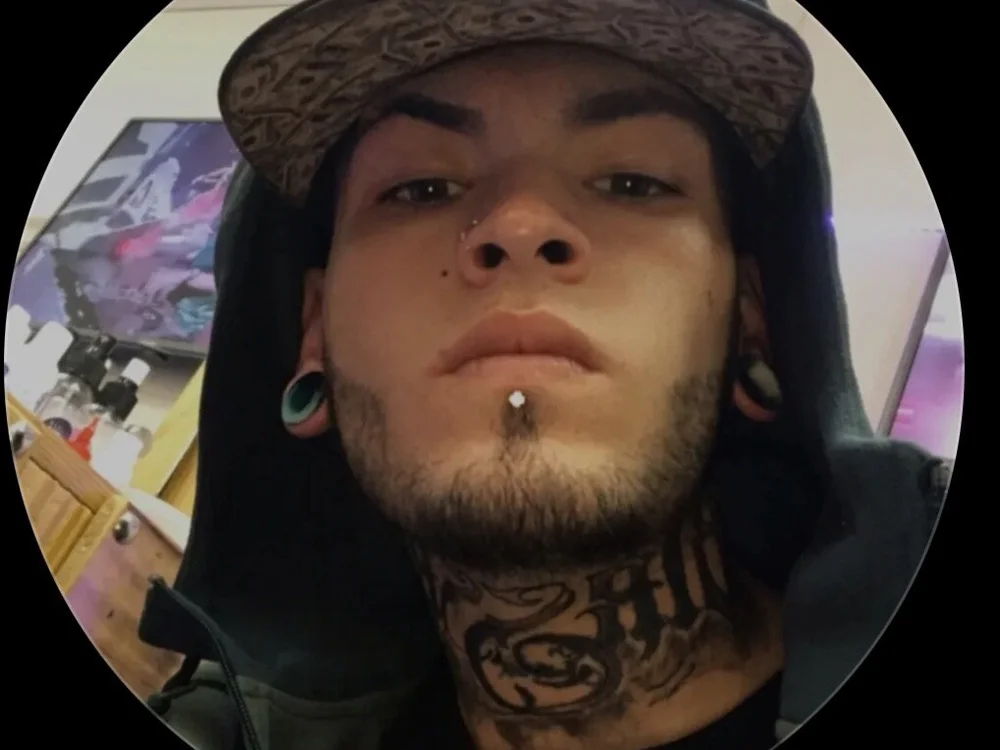 diegorotiz3214's Offline XXX Chat