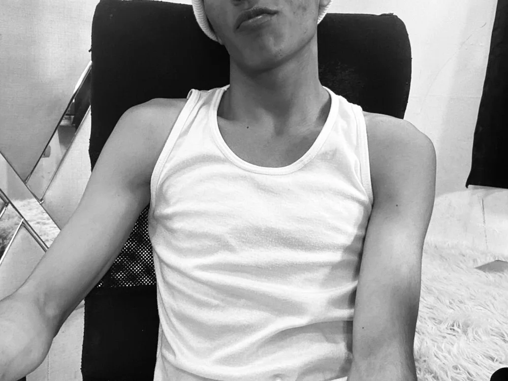 AngelIzuso's Offline XXX Chat