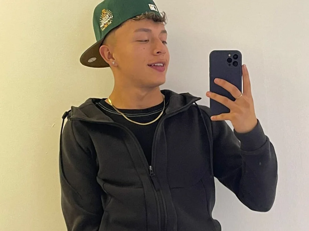 Dark_Nico Offline XXX Chat