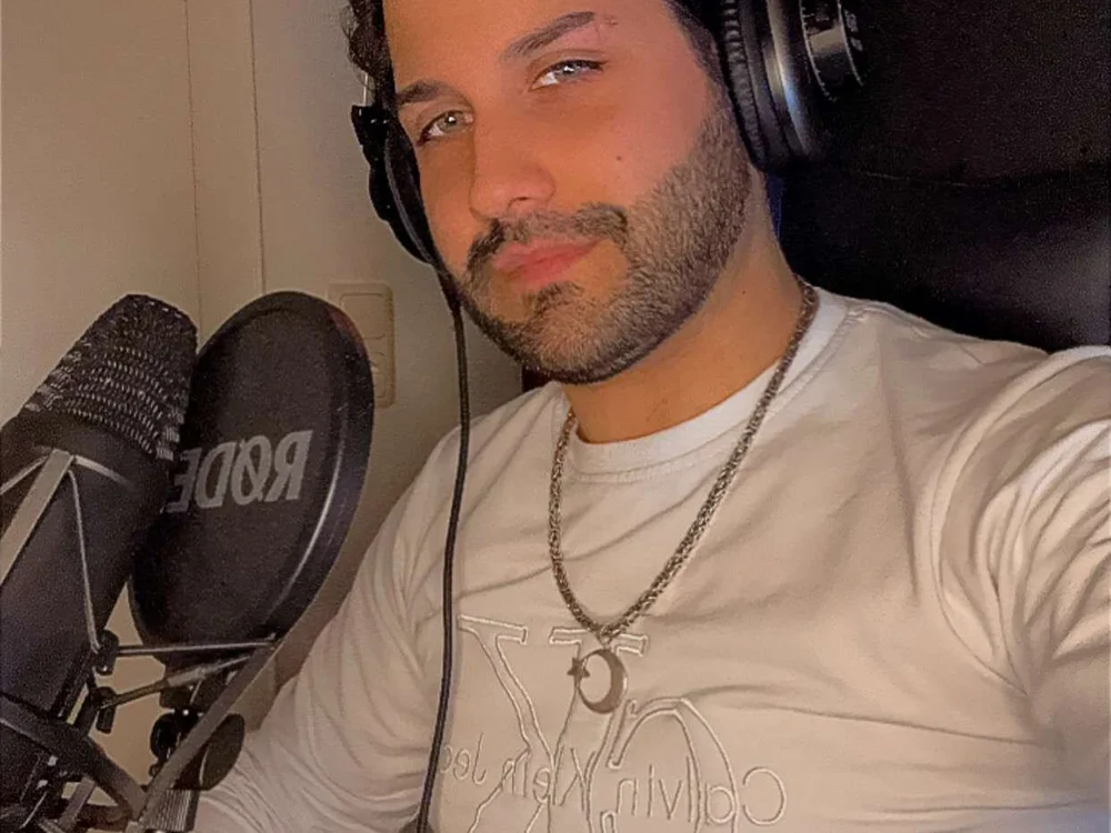 ZeyroX52's Offline Chat Room