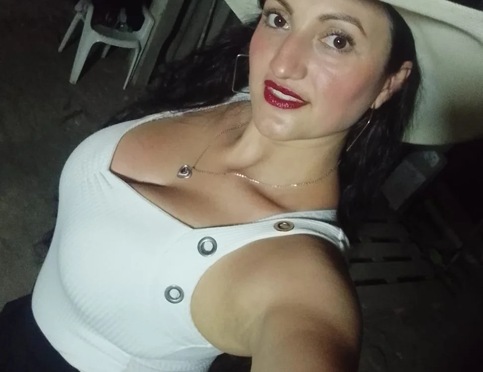 غرفة دردشة Chanelaura دون اتصال