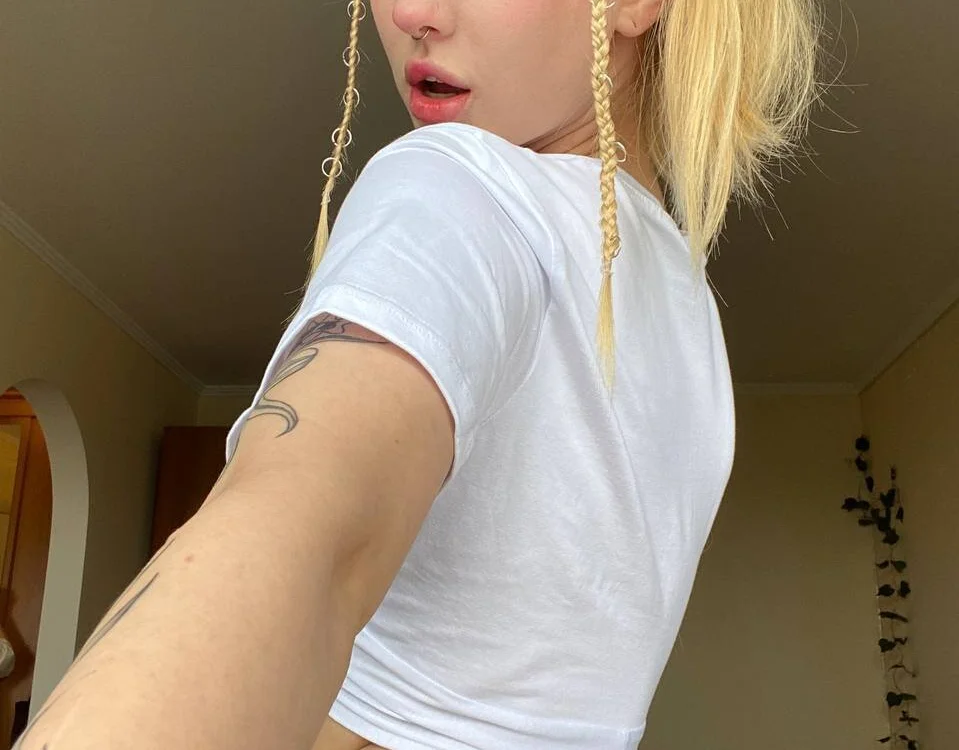 blondy_room's Offline XXX Chat