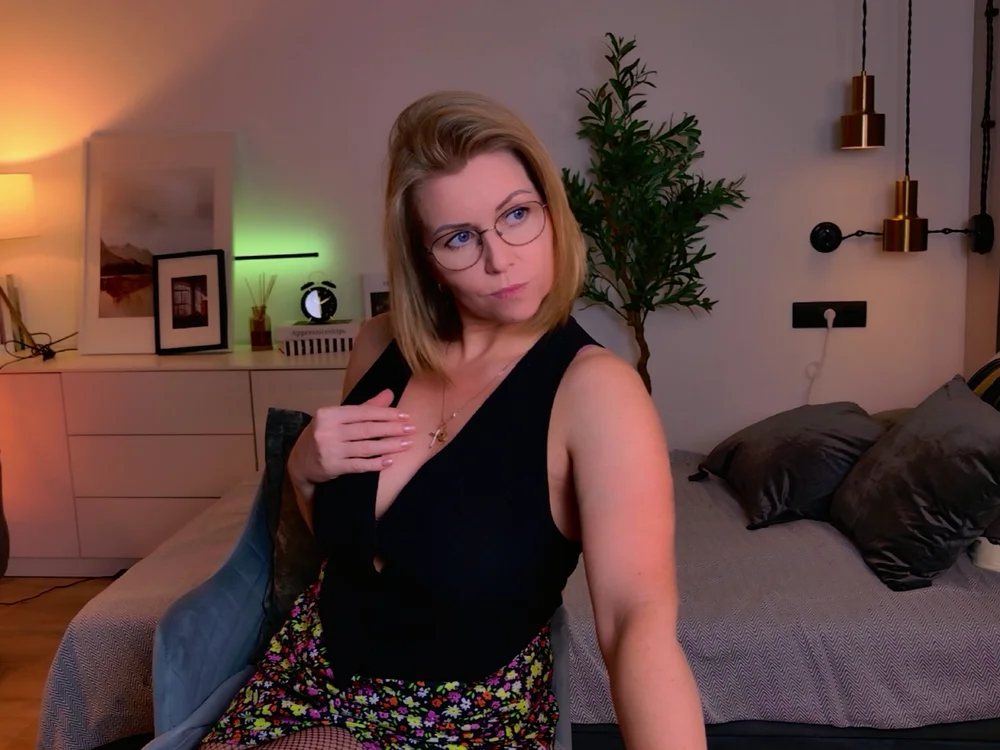 Chat +18 de Annie_Light ao vivo