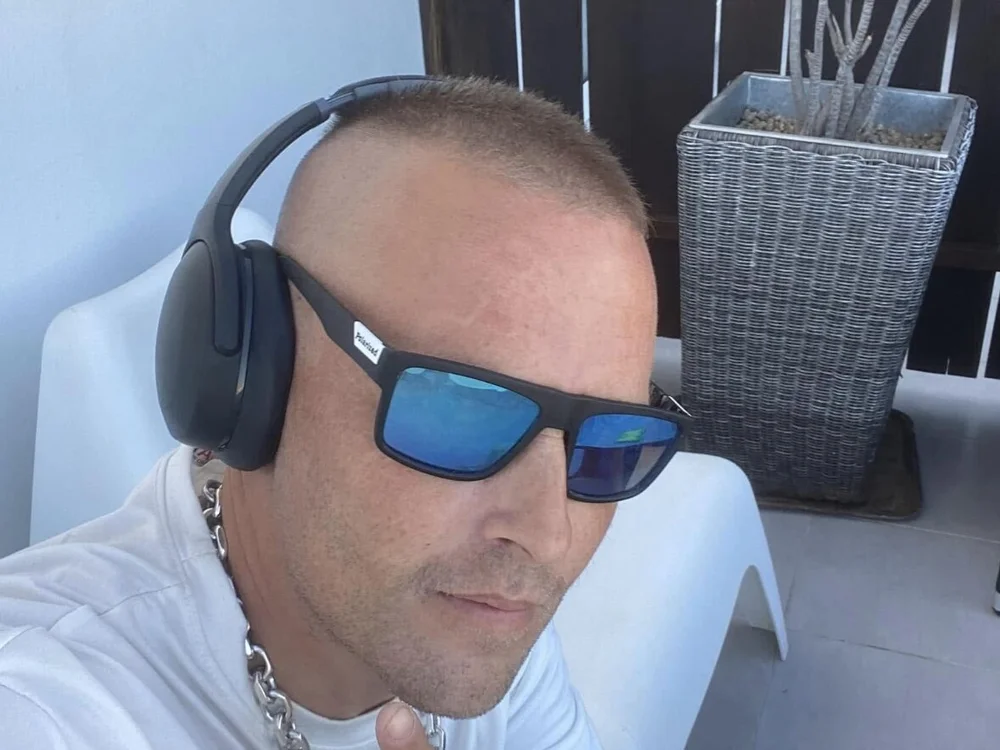 Mr-slave69's Offline Chat Room