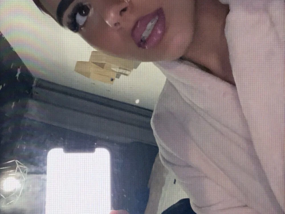 Lolaadoraa: офлайн-секс-чат