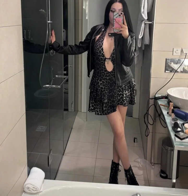 Winemae - Male webcam sex chat
