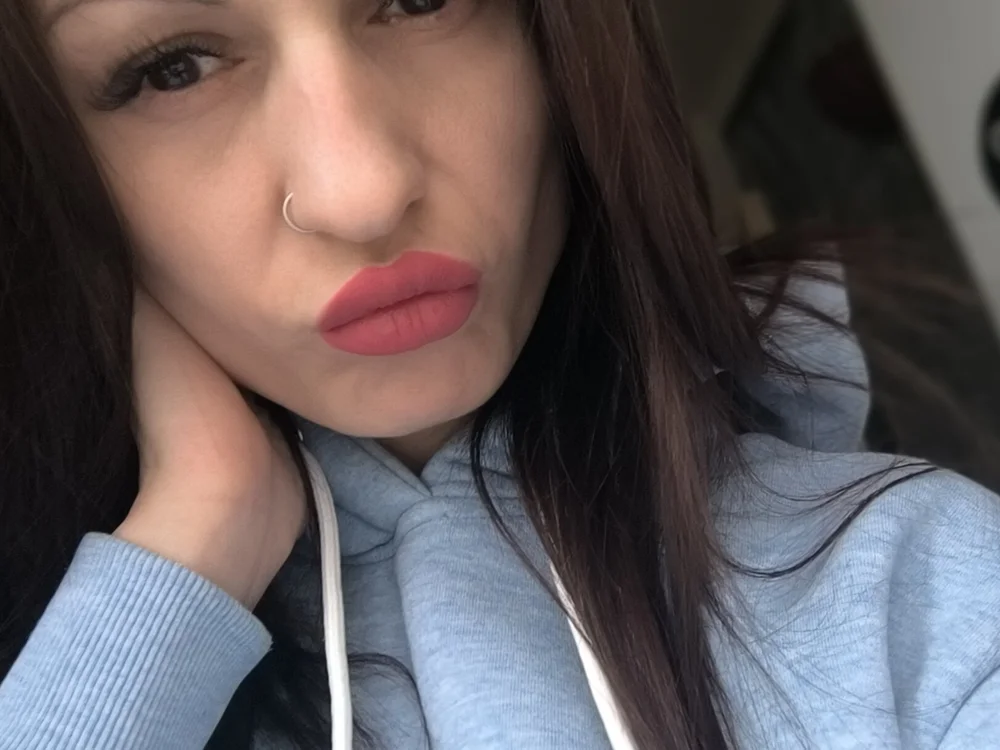 Katrin9x's Offline XXX Chat