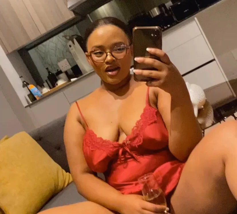 Booty_OnCam's Offline Chat Room