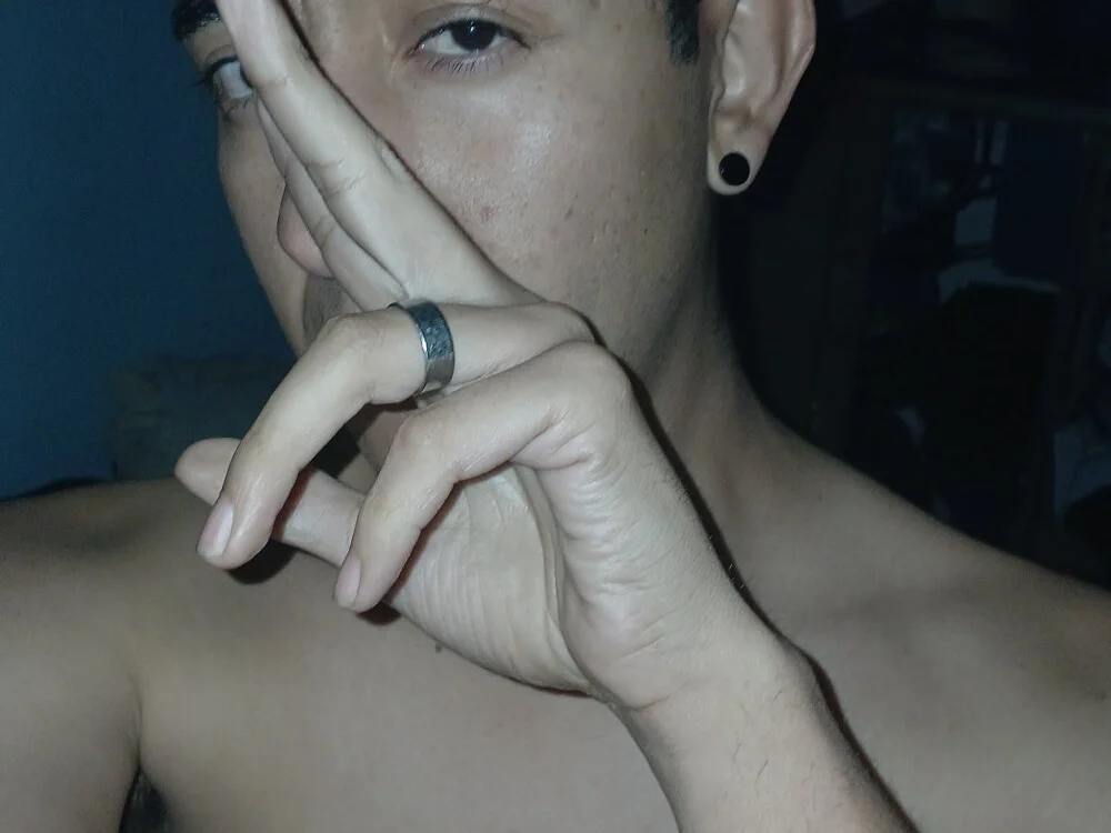 Hxzelmxnix Offline XXX Chat