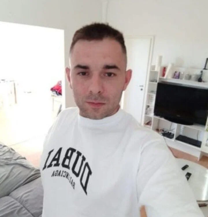 Cosmin271094 Chat XXX offline