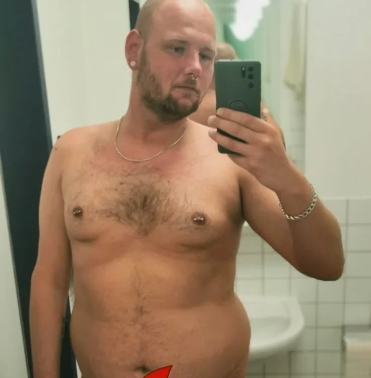 BareBear7777's Offline Chat Room