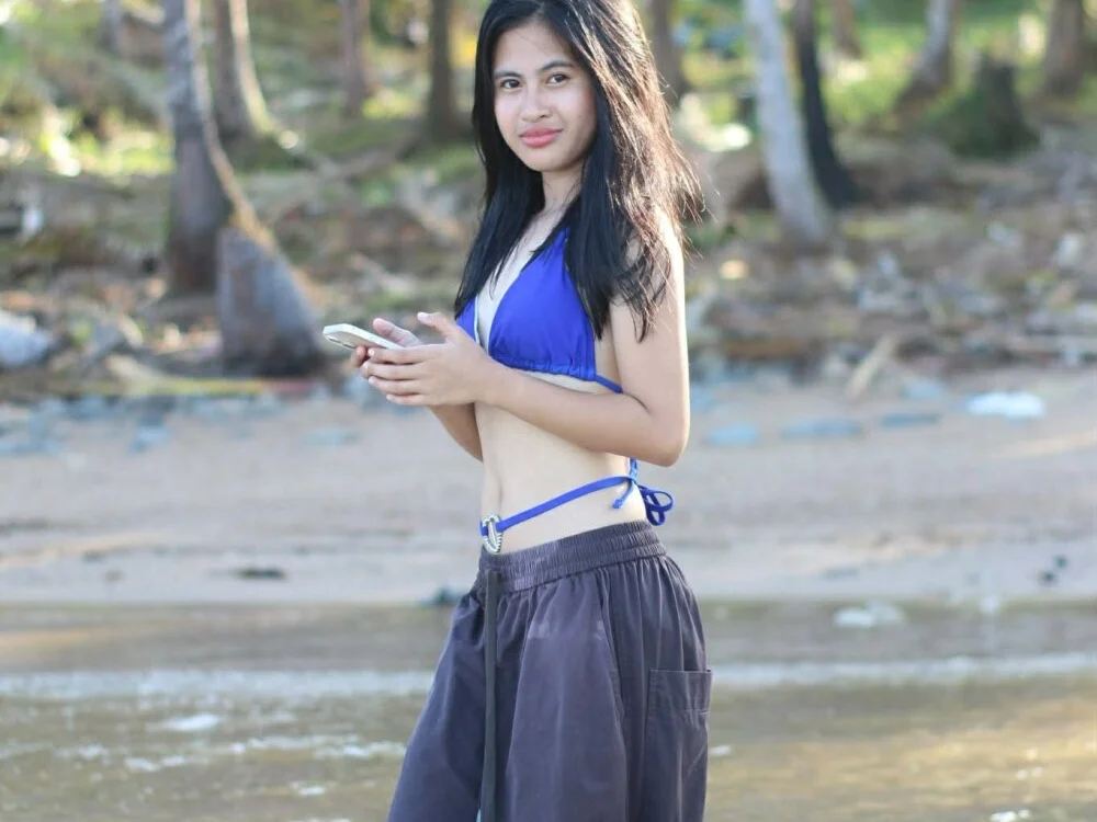 pretty_shy_girl Offline XXX Chat