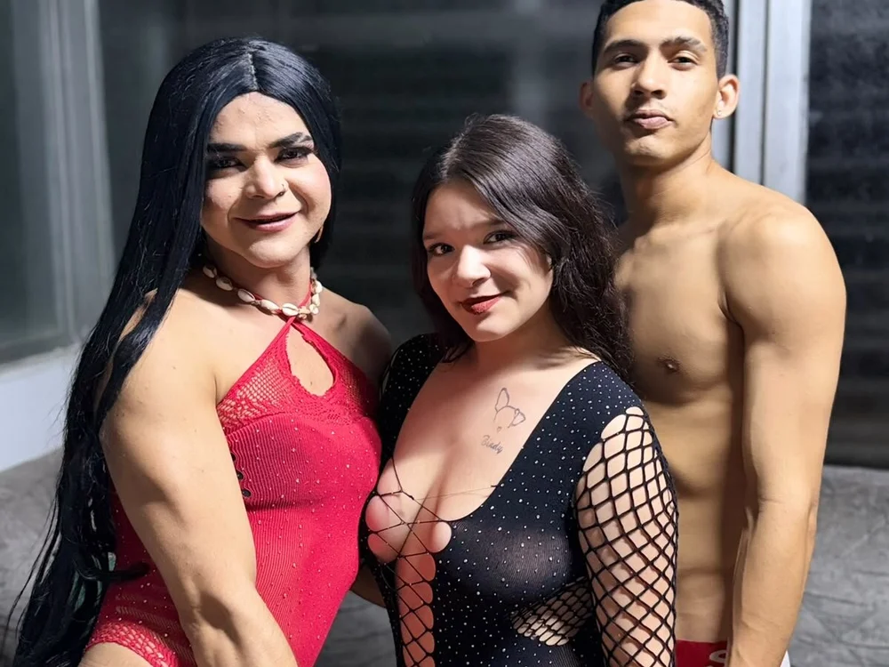 Three_Hearts1n Offline XXX chat