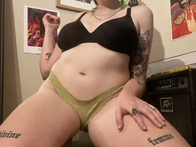 neighborhoodgothgf - masturbation