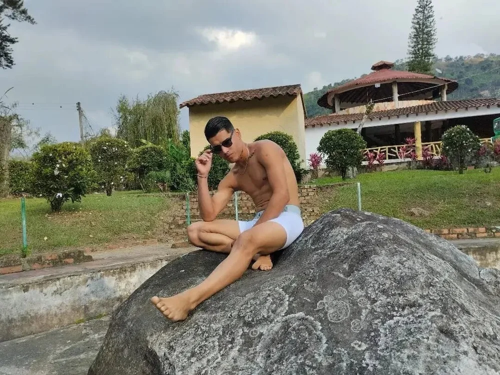 Charlie1_Bless – Offline XXX chat