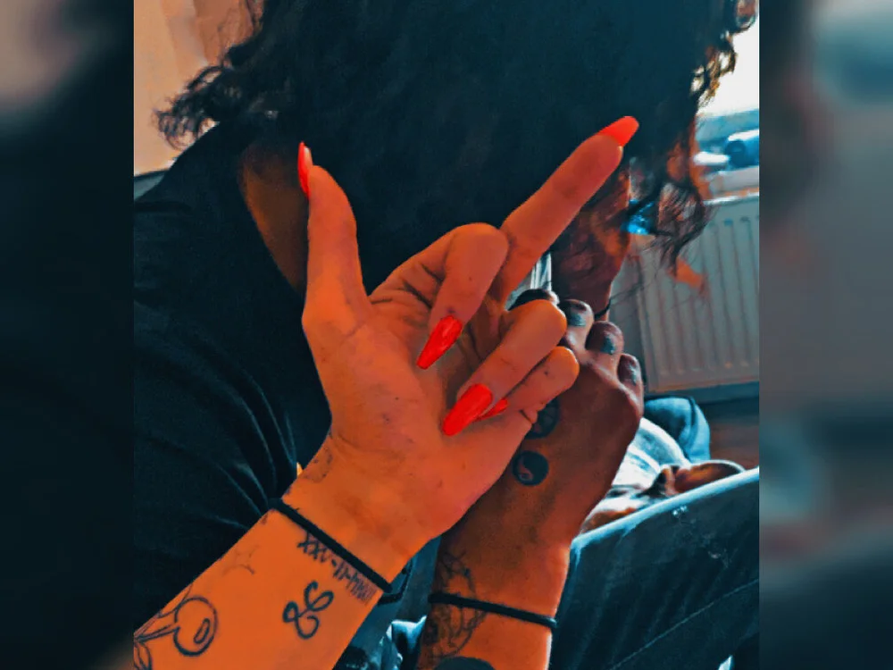 Violette6762's Offline XXX Chat