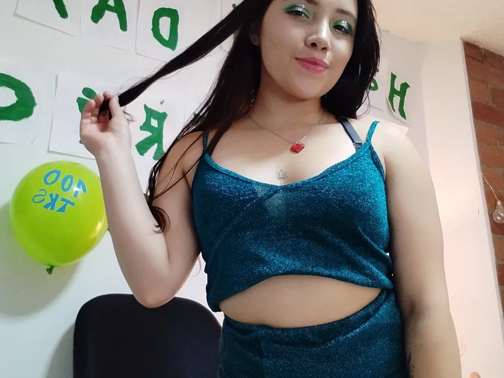 Luci_anac's Offline Chat Room