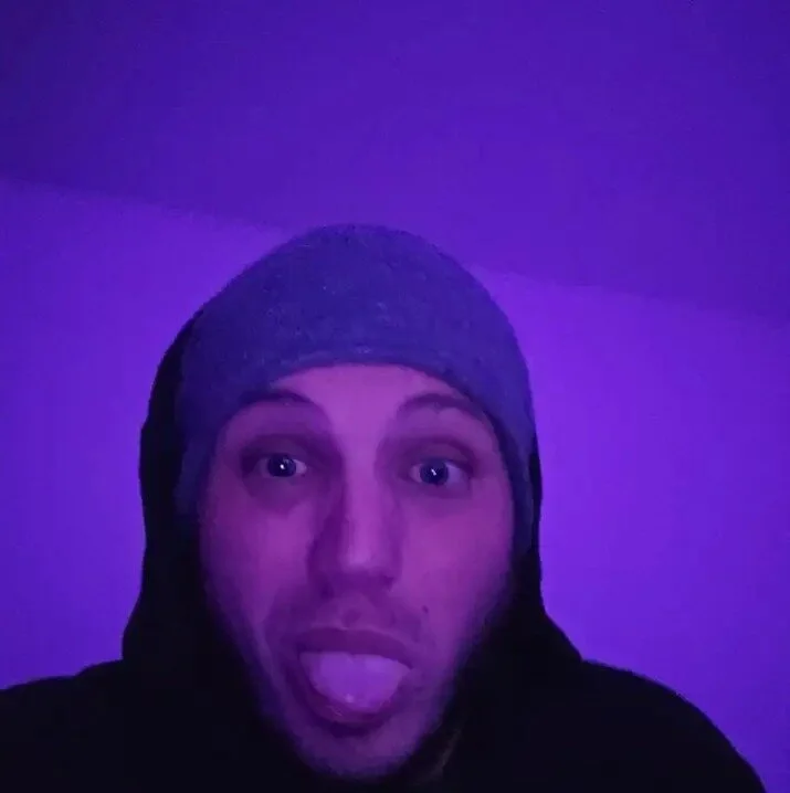 Whiteruntz@xh's Offline Chat Room