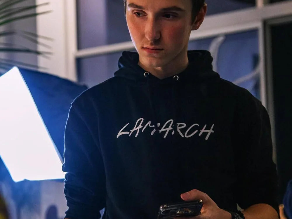 AlexxGreyy's Offline Chat Room