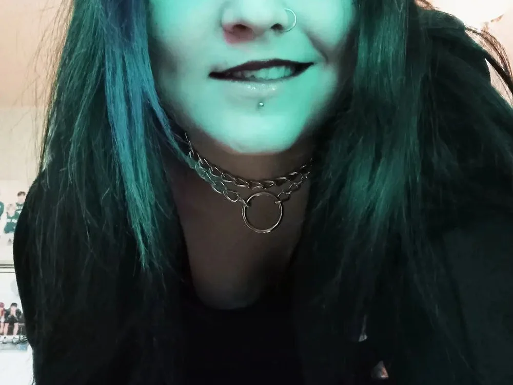 Succuba1's Offline Chat Room