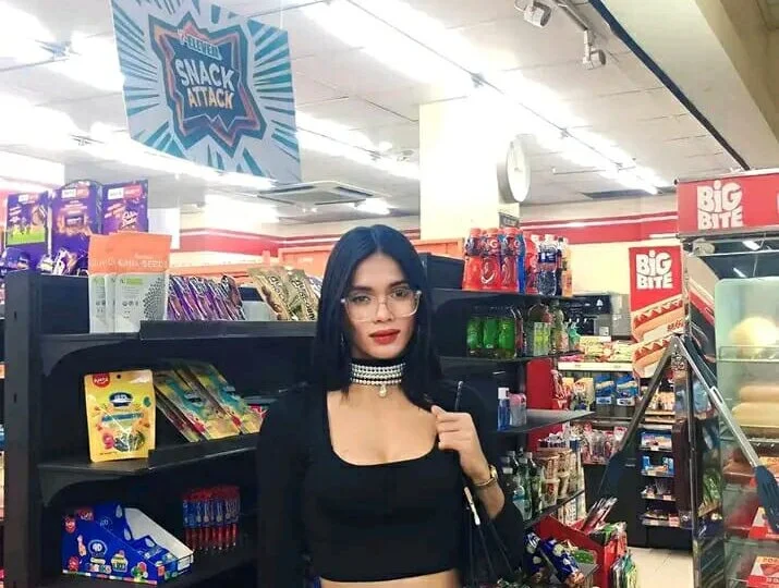 hollyyumiloove Offline XXX-chat