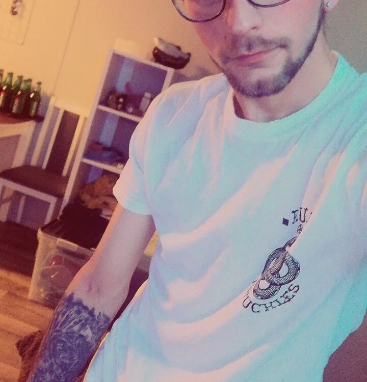 Chatroom XXX hors ligne de HungPolishLad