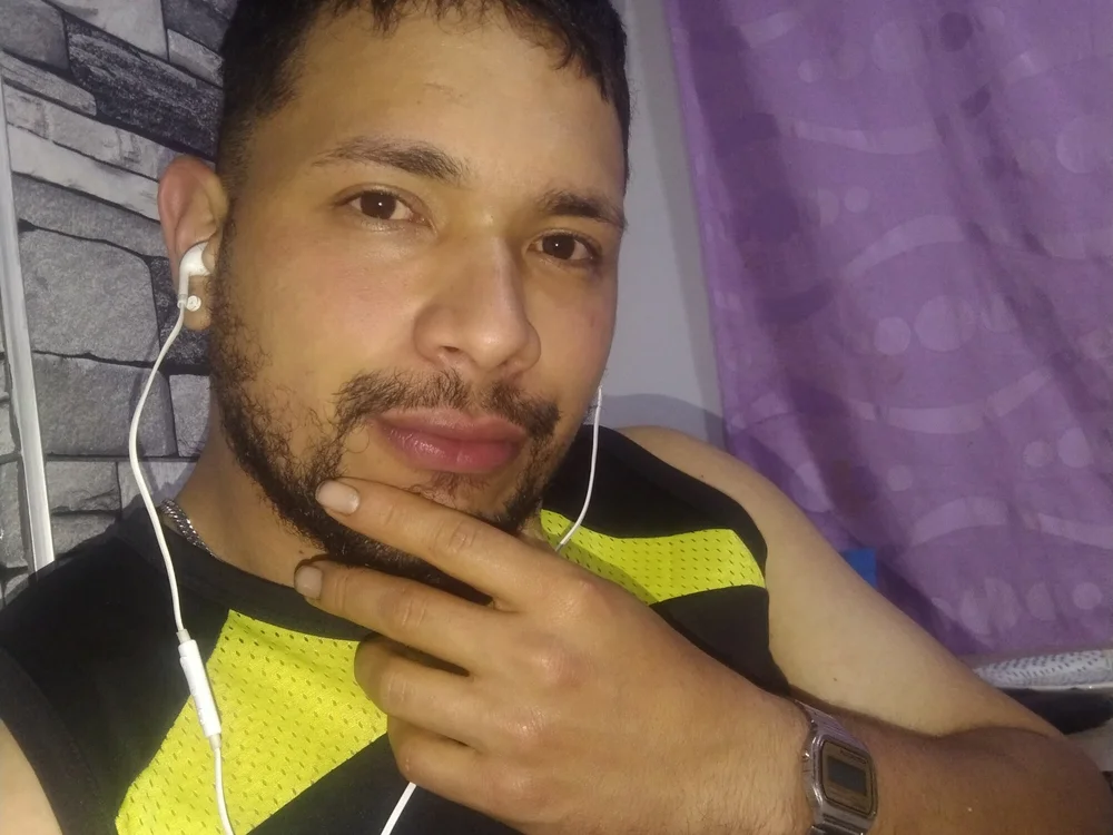 Antoni001 Offline XXX Chat