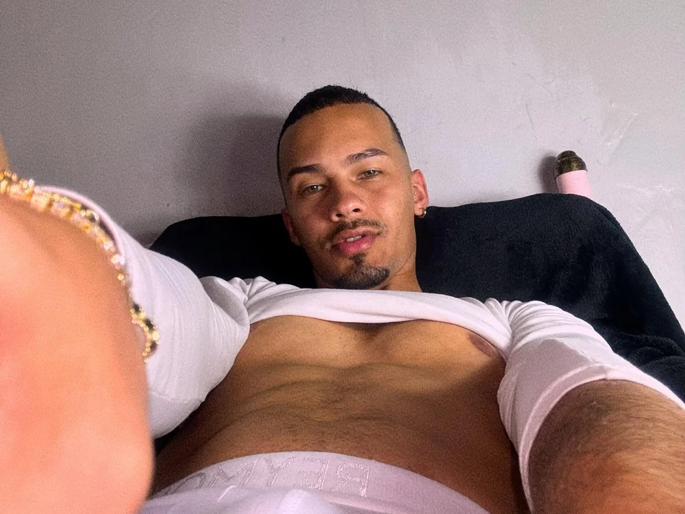 EBONY_TWINK's Offline Chat Room