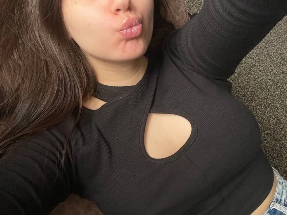 Chatroom XXX hors ligne de Yuna_Montes