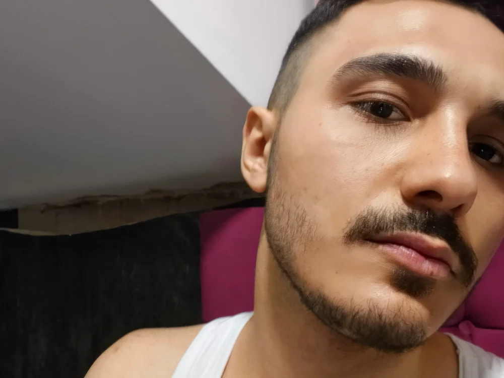 Alikrcm37 Adlı Modelin Çevrimdışı XXX Sohbeti