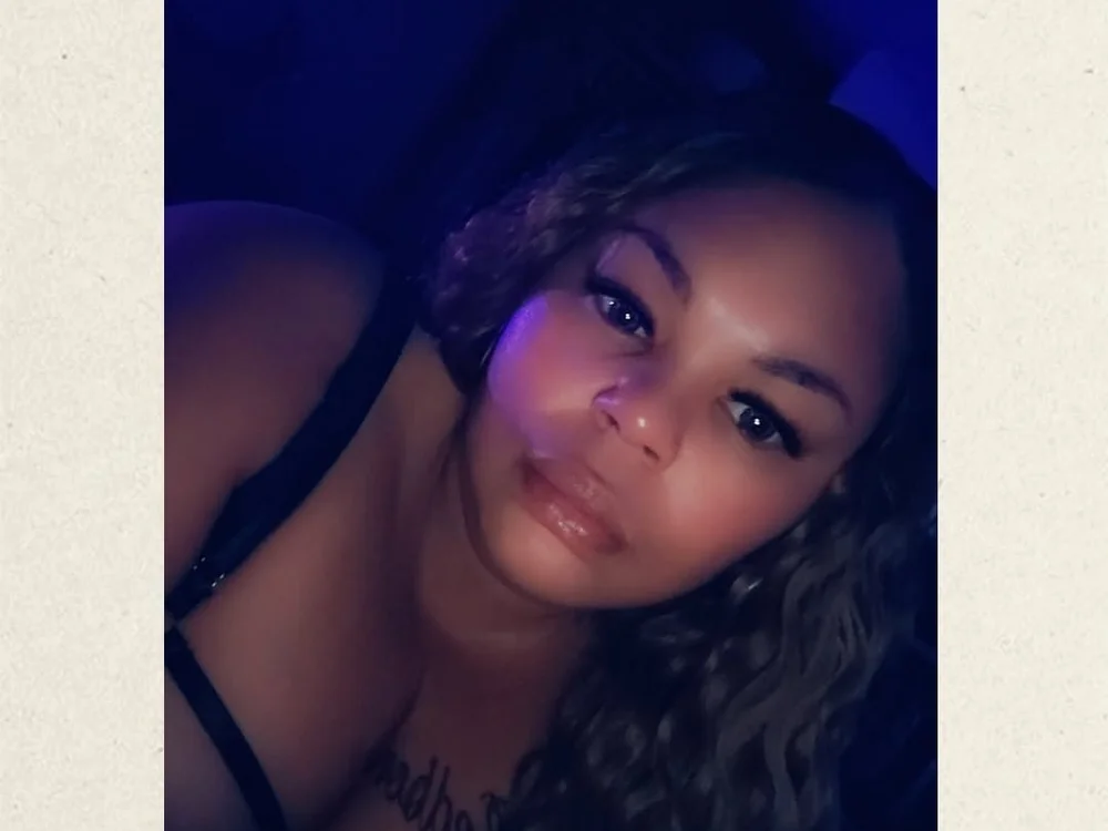 Redbonebigmama's Offline Chat Room