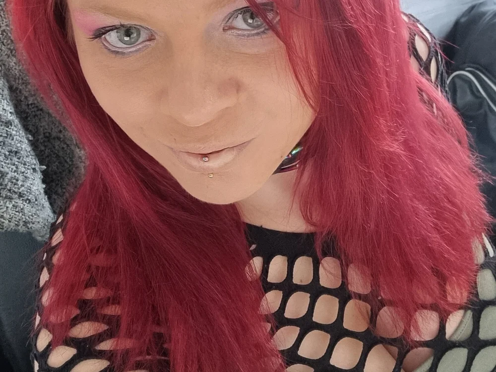 Curvy_Liz's Offline Chat Room