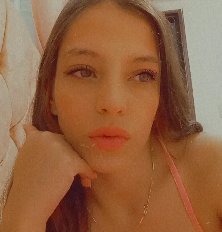 Kloe_sexy_25's Offline XXX Chat