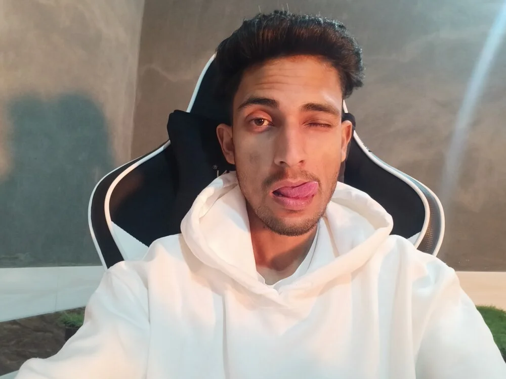 AjaxStar Adlı Modelin Çevrimdışı XXX Sohbeti