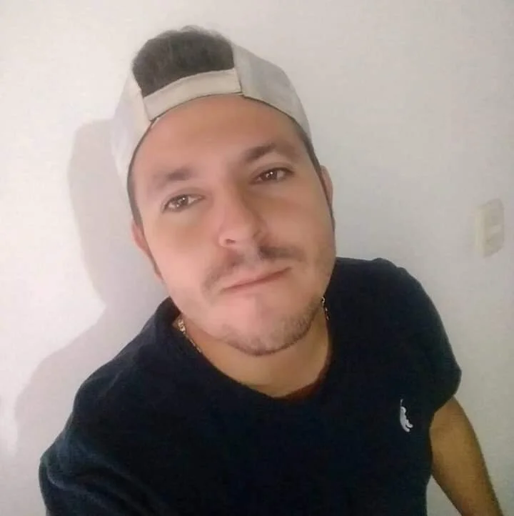 EqualtoOrdinary Offline Chatraum