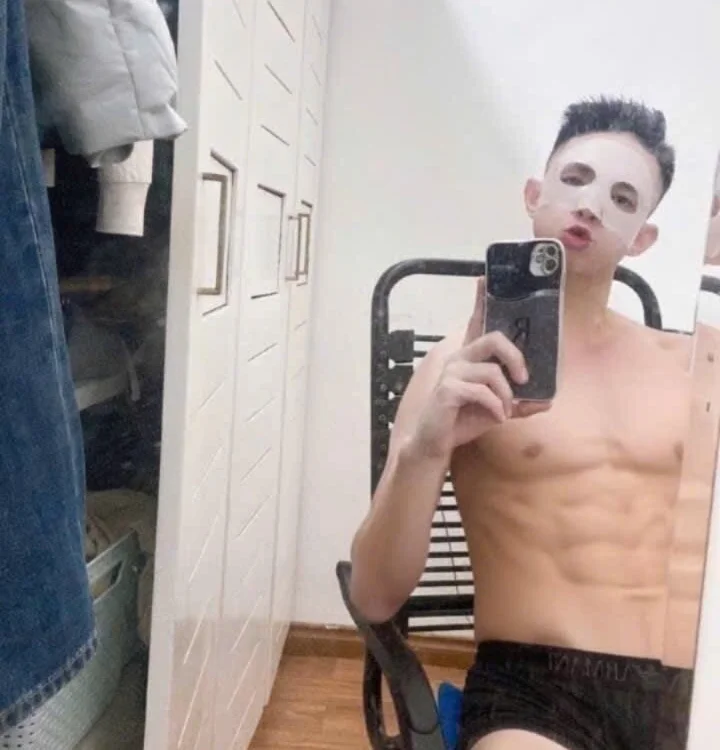 BaoWenzday live cam model